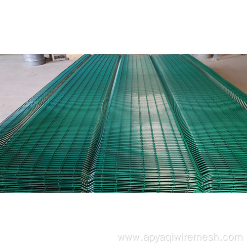 heavy gauge small hole welded wire mesh fence